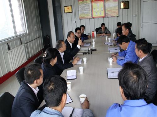 親臨基層，與職工面對(duì)面談心