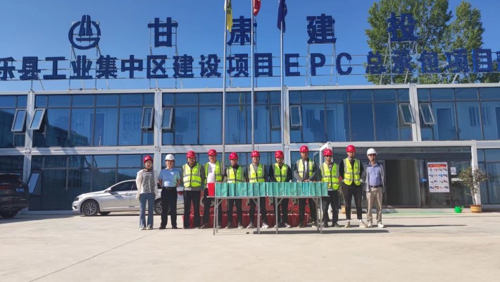 【夏送清涼】炎炎夏日送清涼 絲絲關(guān)愛(ài)暖人心（一）